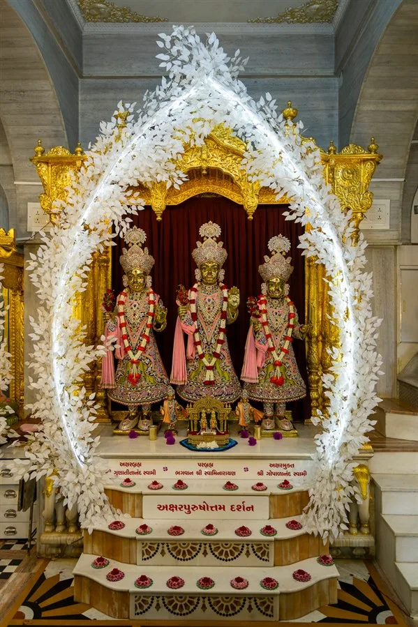 Murtis framed by a white floral arch